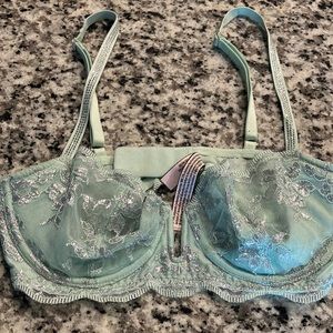 Victoria’s Secret 32C dream angels push up sling bra